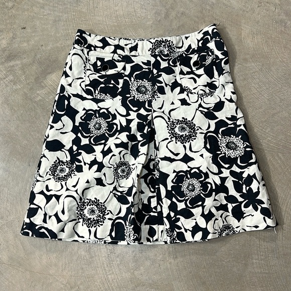 Merona Cream & Navy Floral Print Skirt w Buttoned Front Pockets Size 12 - Picture 2 of 7